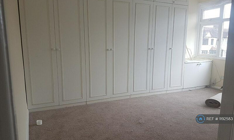 4 Bedroom House In E...