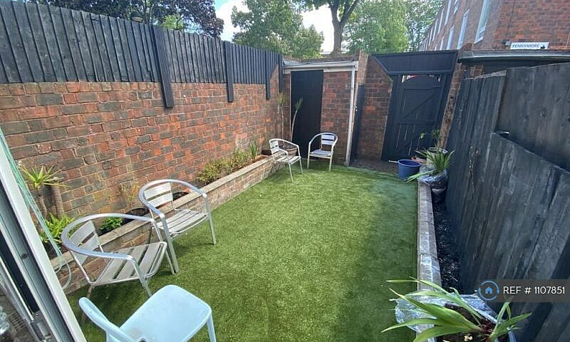 1 Bedroom In Ashmore...