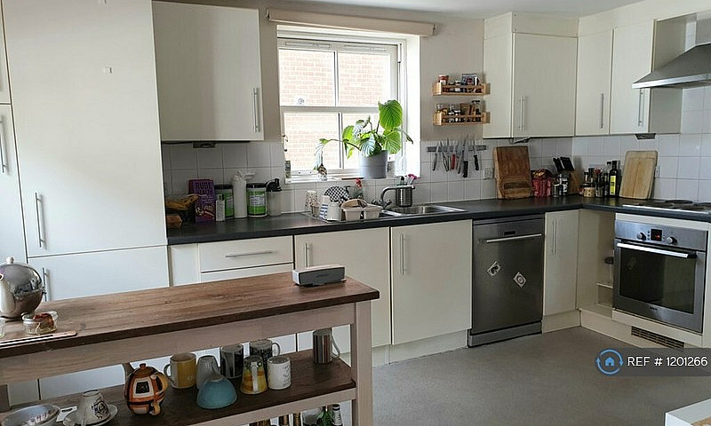 2 Bedroom Flat In Al...