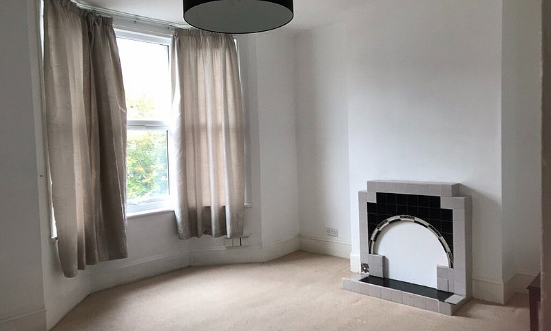 2 Bed Lovely Flat, S...