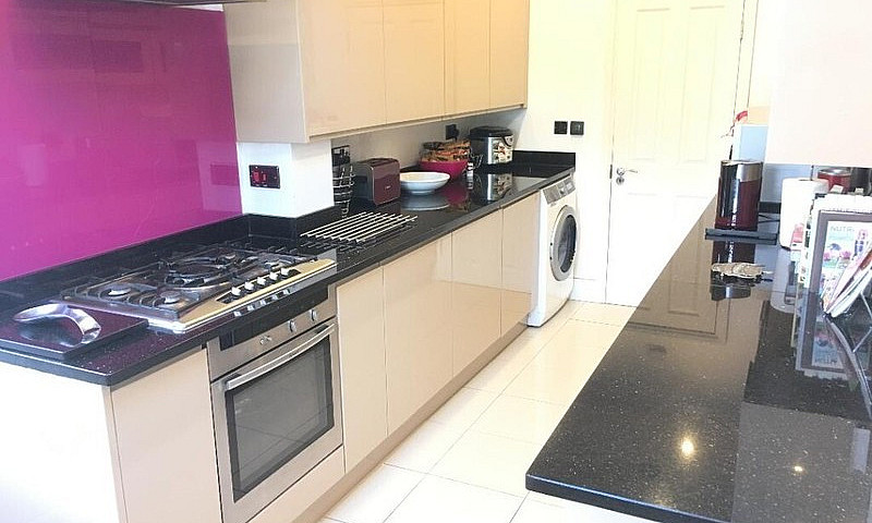 3 Floors House 5 Bed...