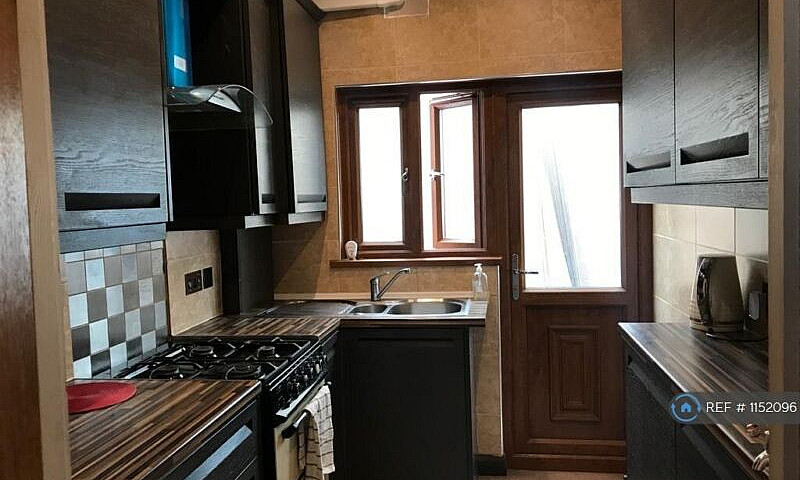 3 Bedroom House In P...
