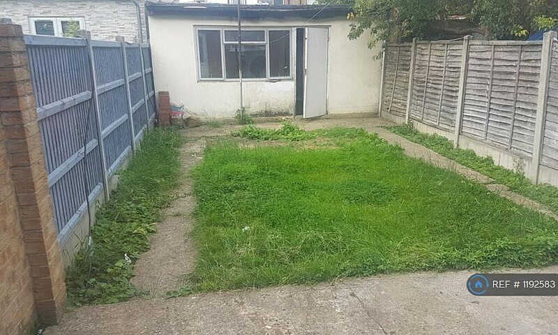 4 Bedroom House In E...
