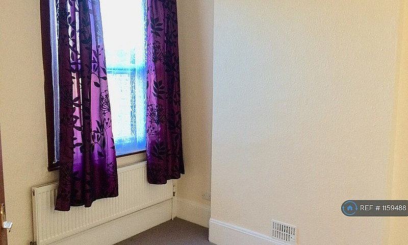 4 Bedroom Flat In Me...