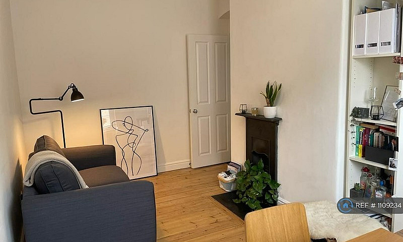 1 Bedroom Flat In Ro...