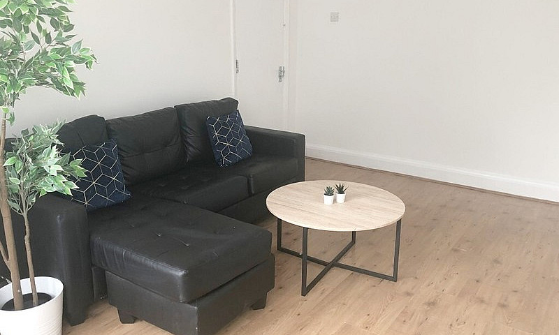 Modern 4 Bed House T...