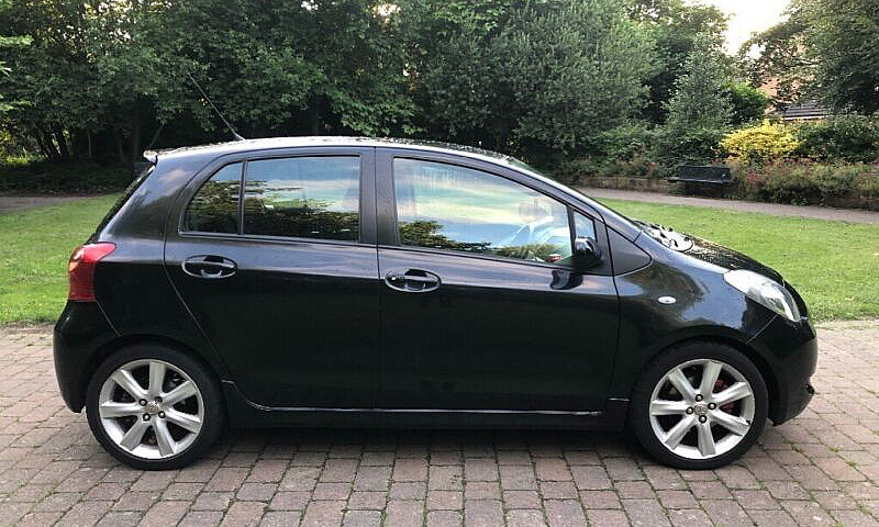 2008 Toyota Yaris 1....