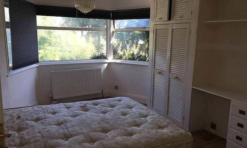 4-6 Bed House, 5 Min...