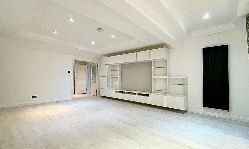Stunning 5 Bedroom 3...