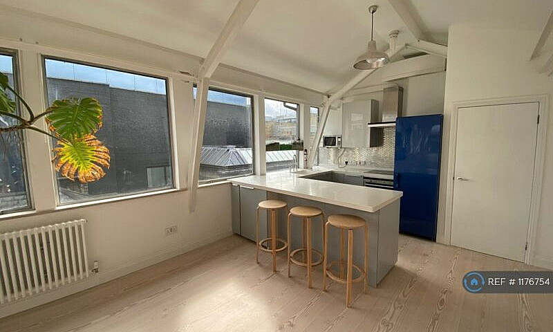 2 Bedroom Flat In Lo...