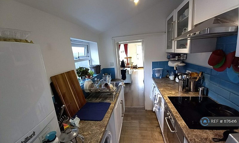 2 Bedroom House In V...