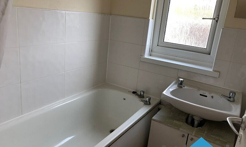 Large 3 Bedroom 1St ...