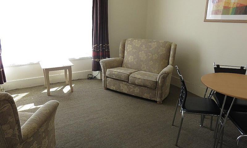 1 Bedroom Flat In Gr...