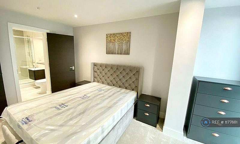 3 Bedroom Flat In Ch...