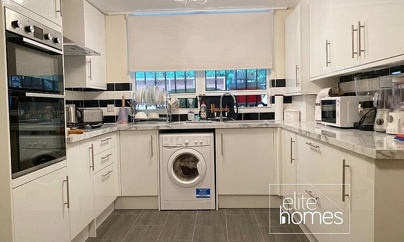 Large Double Room To...