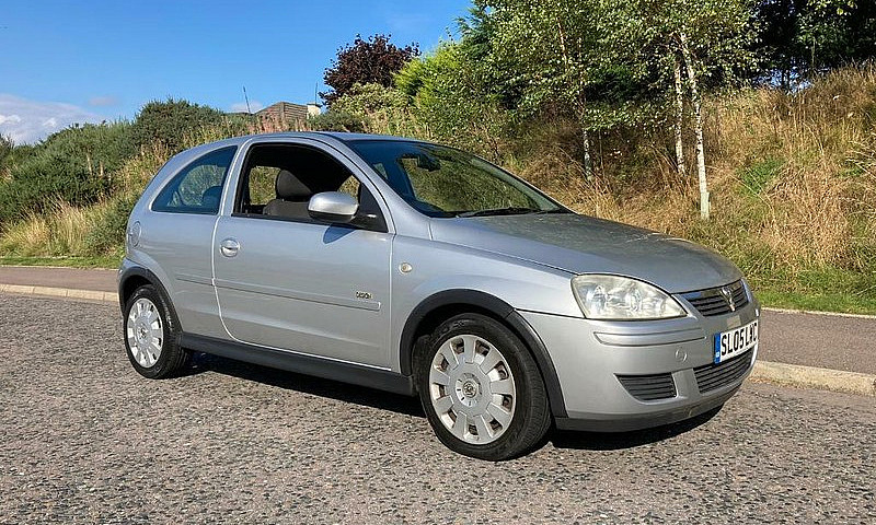 ** 2005 Vauxhall Cor...