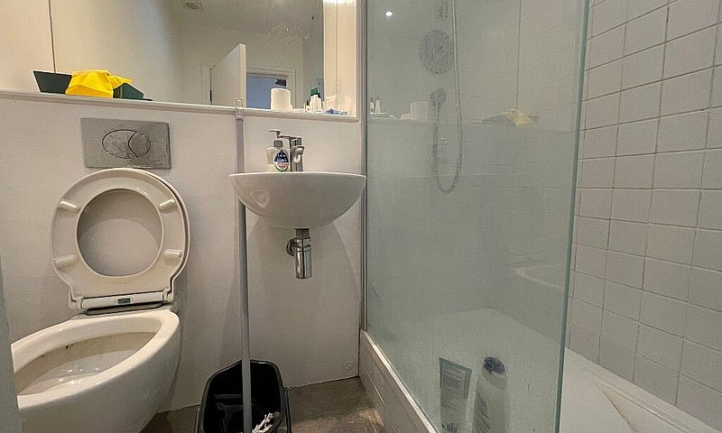 Stunning 2 Bed Flat-...