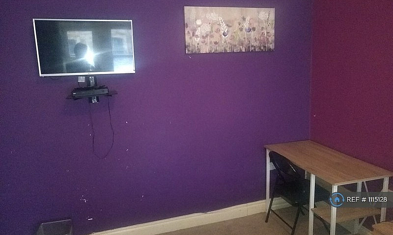2 Bedroom Flat In Dr...