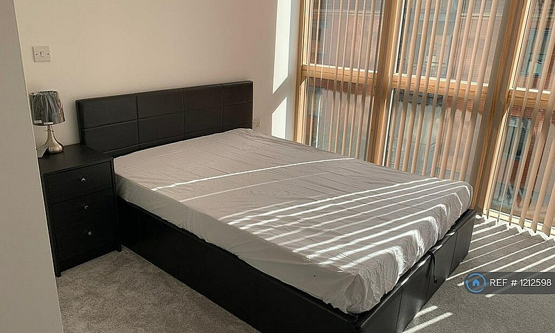 2 Bedroom Flat In Ca...