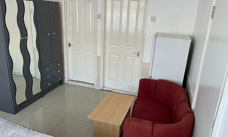 Studio Flat To Rent ...