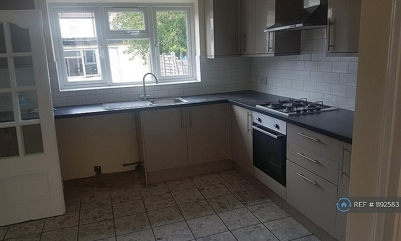 4 Bedroom House In E...