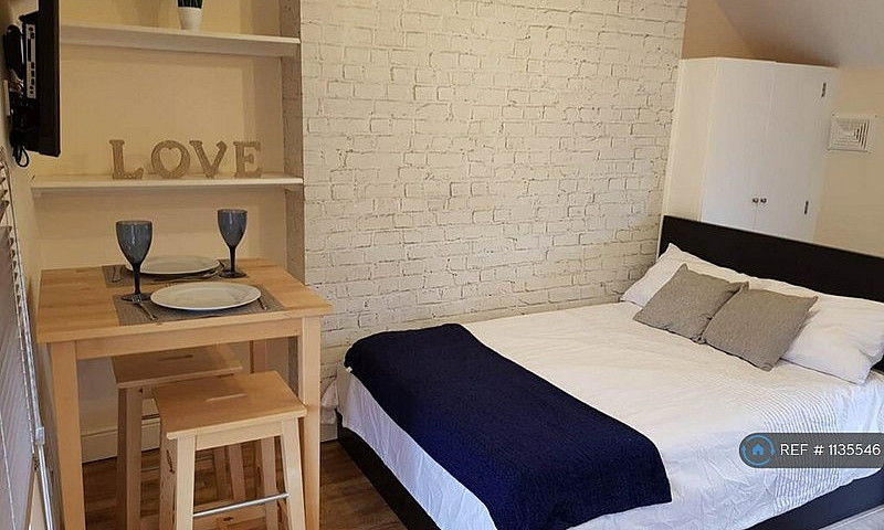 Studio Flat In Londo...