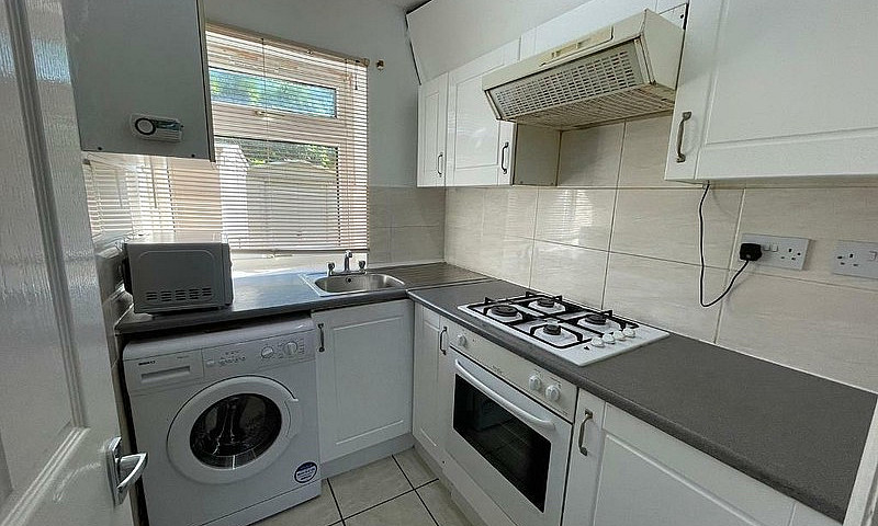 Studio Flat To Rent ...