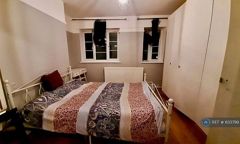 3 Bedroom Flat In Oa...
