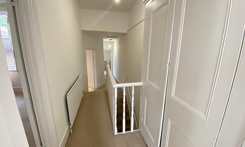 2 Bed Lovely Flat, S...