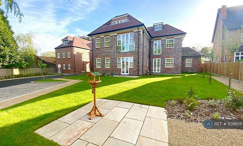 1 Bedroom Flat In Ho...
