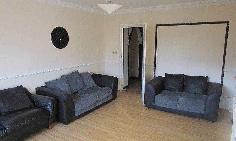 Spacious 4 Bedroom T...