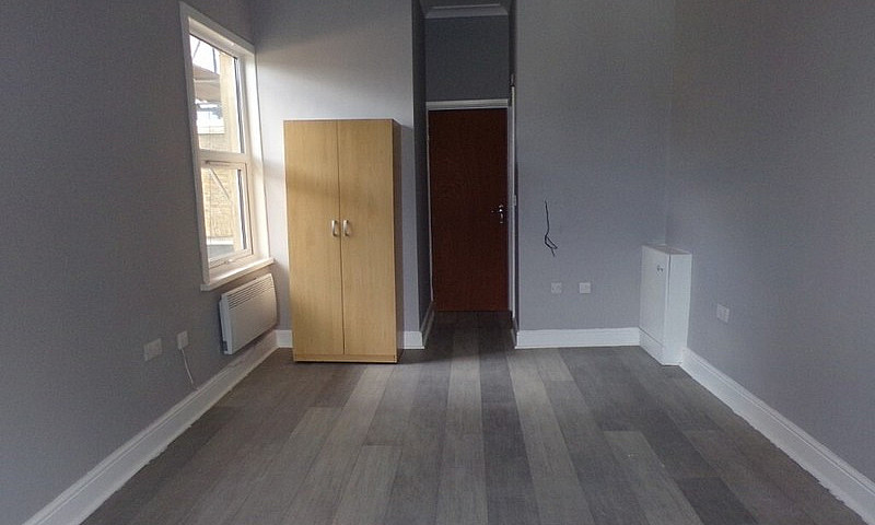 Studio Apartment, Le...