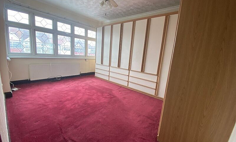 Spacious 3 Bedroom S...