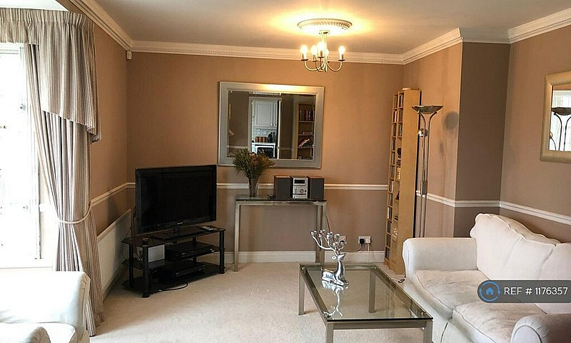 2 Bedroom Flat In Mo...