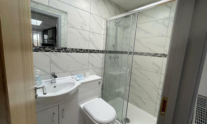 Refurbished 2 Bed Gr...