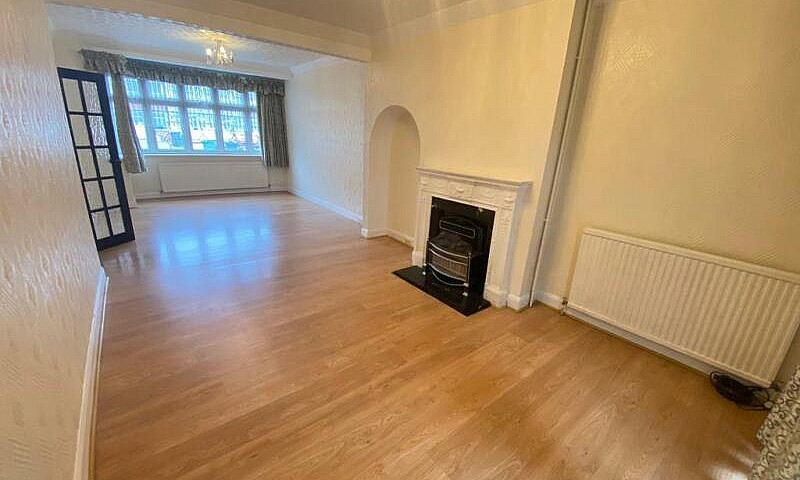 Spacious 3 Bedroom S...