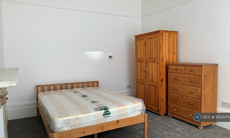 5 Bedroom House In S...