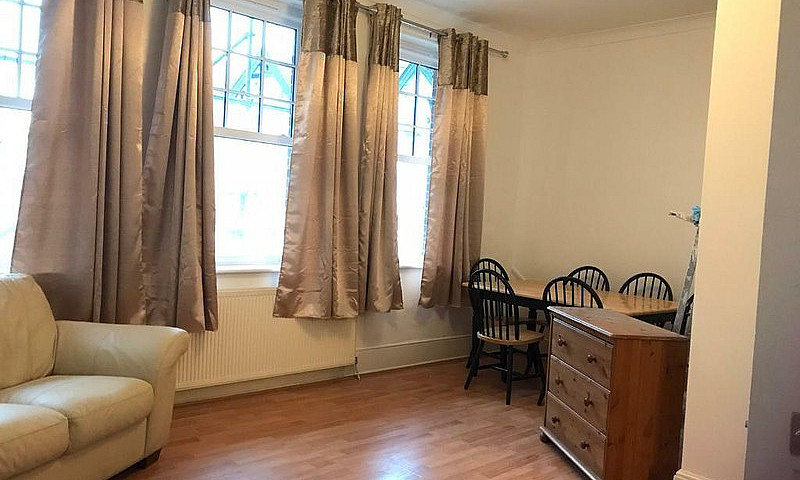 2 Bed Beautiful Flat...