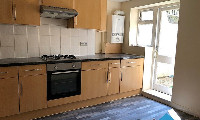 Large 2 Bedroom Spli...