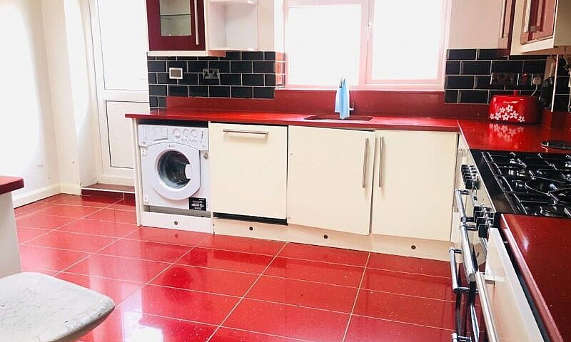 Three Bed House Clos...