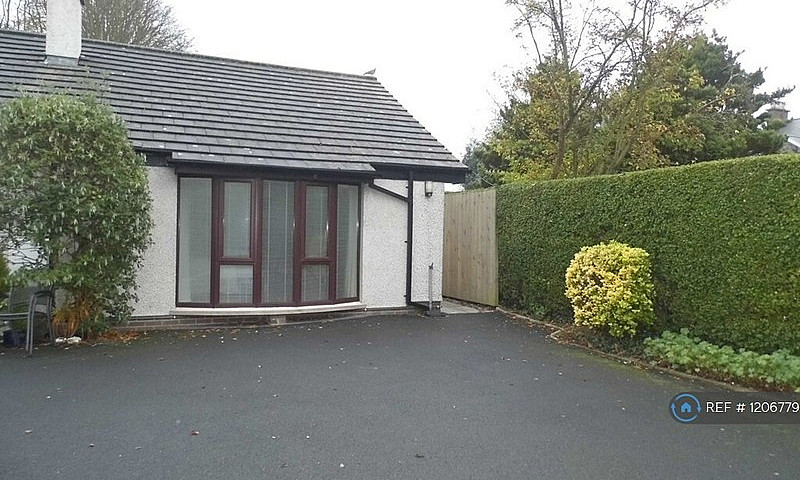 2 Bedroom House In W...