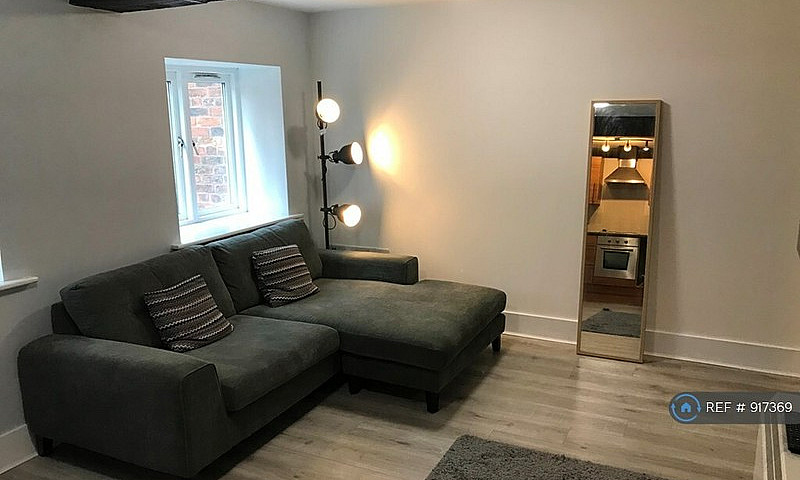 1 Bedroom Flat In He...