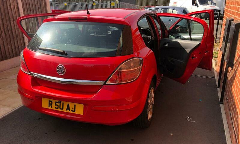 **Vauxhall Astra** L...