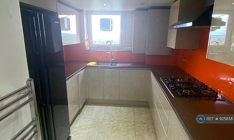 2 Bedroom Flat In Bi...