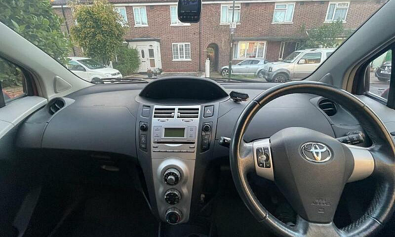 Toyota Yaris ...
