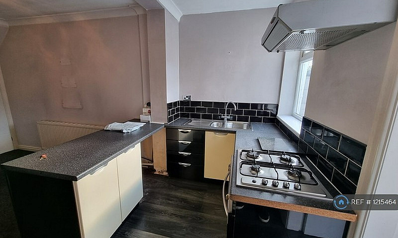 2 Bedroom House In L...