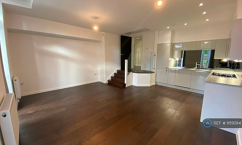 2 Bedroom Flat In Qu...