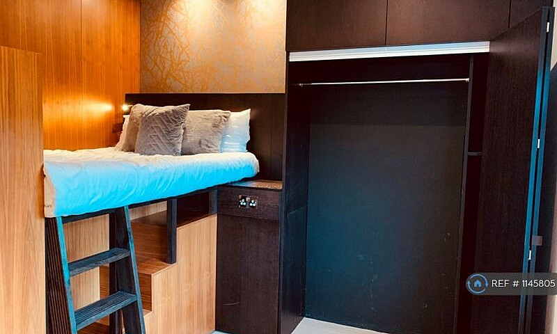 1 Bedroom Flat In De...