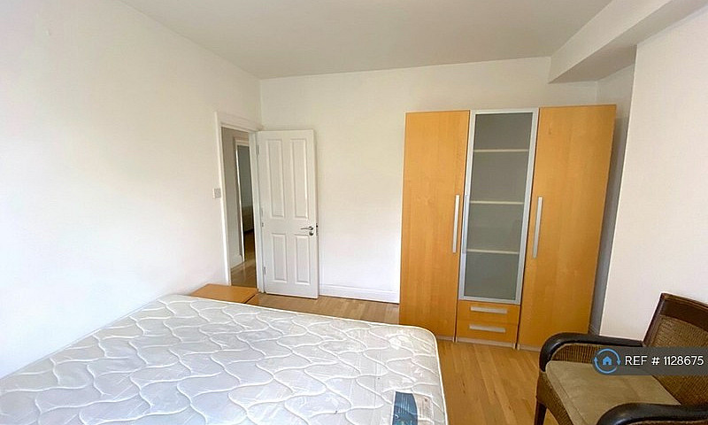 3 Bedroom Flat In We...