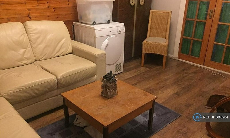 1 Bedroom In Garrick...